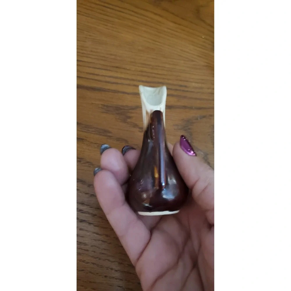 Vintage Victoria Stonewear Brown White Bud Vases With Handles Signature Sticker‎
